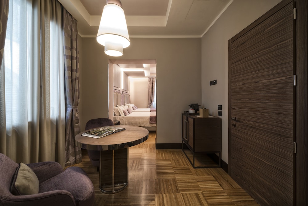 Deluxe Suite, City View photo 2