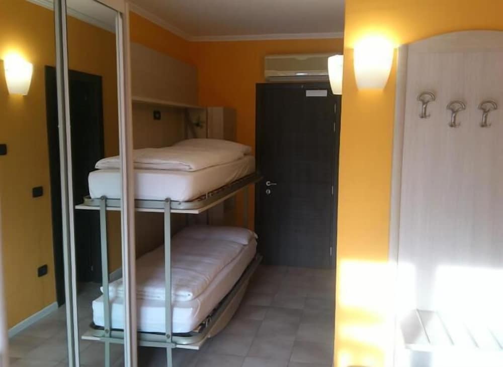 Double Room - Photo 9