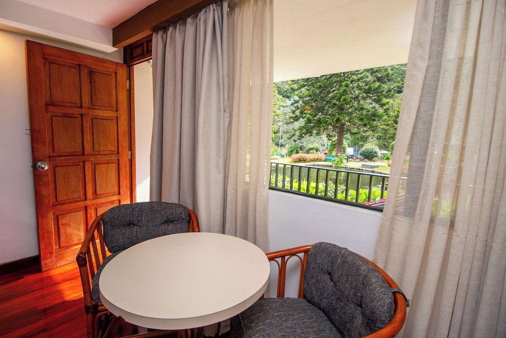 1 King Bed, Premium Room, Balcony - Photo 6