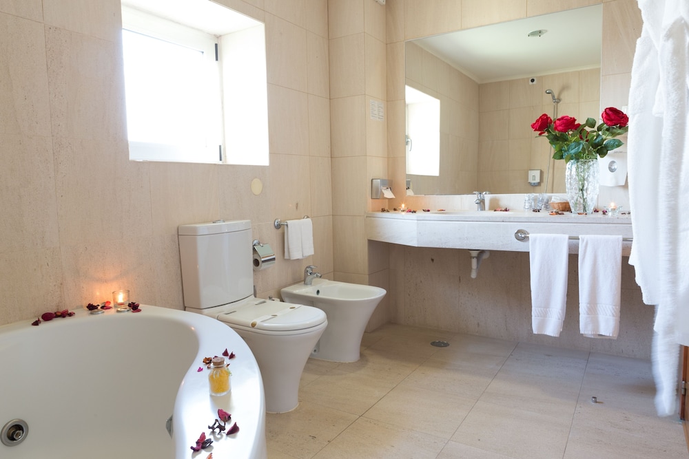 Superior Room, Jetted Tub - Photo 3