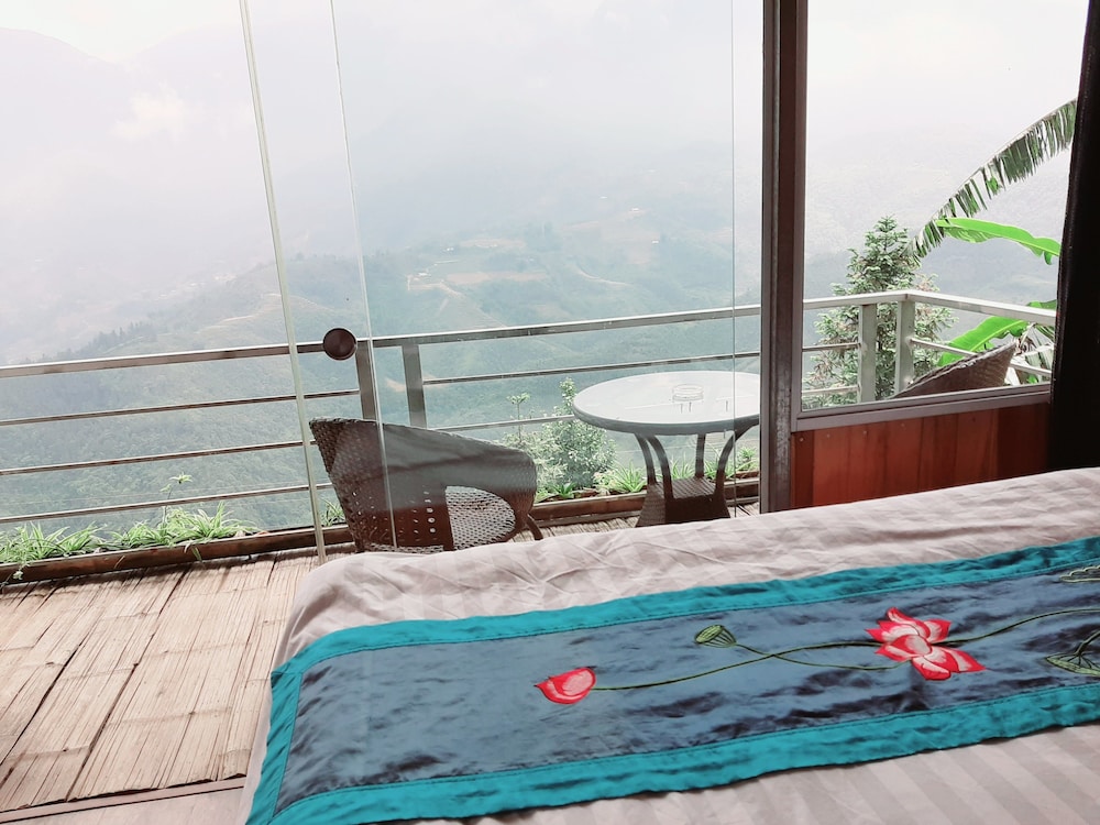 Deluxe Room, 1 King Bed, Non Smoking, Mountain View - Photo 11