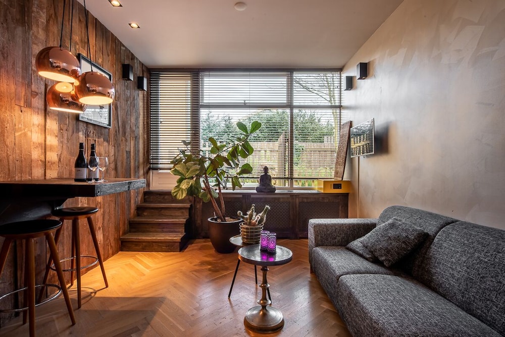 Luxury Apartment, 2 Twin Beds, Non Smoking, Garden View
