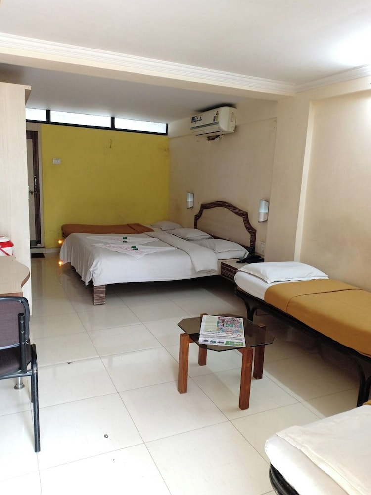 Family Deluxe Non - AC 4 Bedded