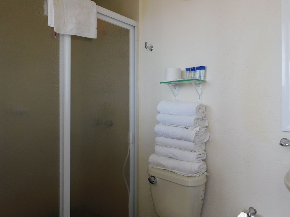 Basic Triple Room photo 2