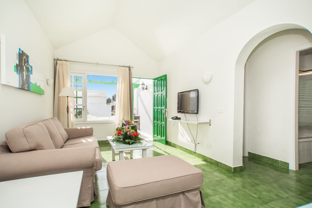 Standard Apartment (2 Adults And 1 Child)