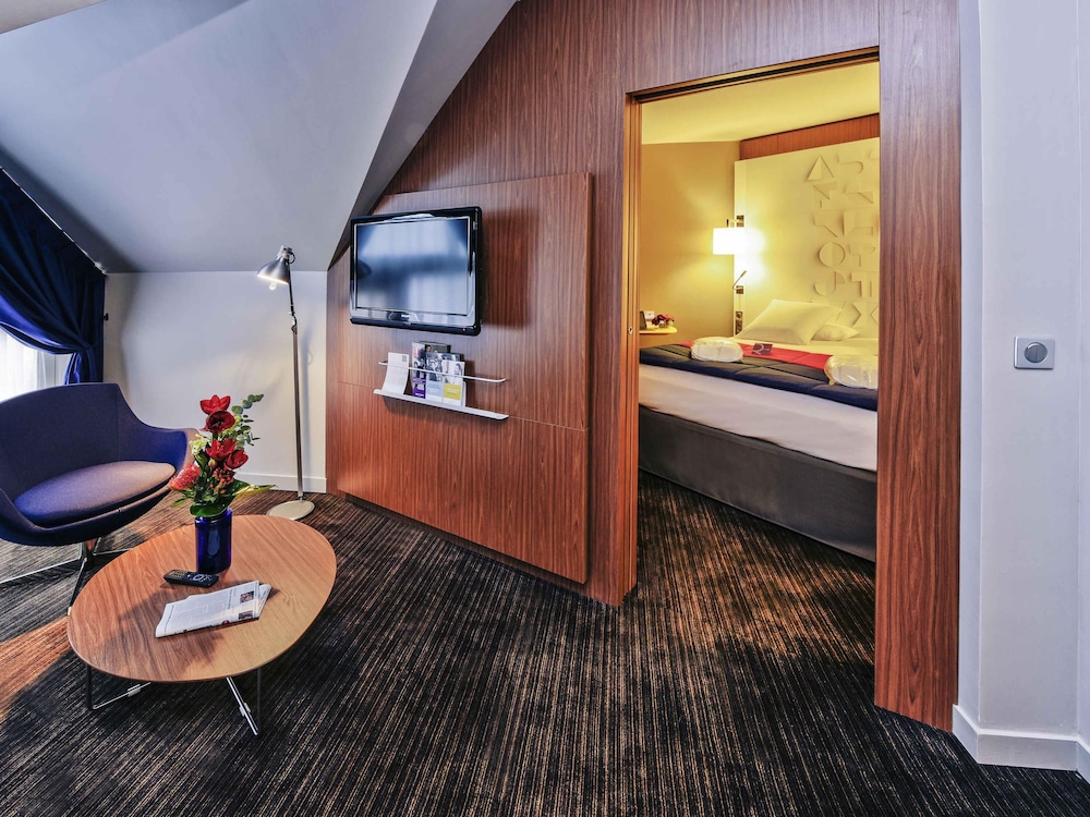 Superior Suite, 1 King Bed with Sofa bed - Photo 3