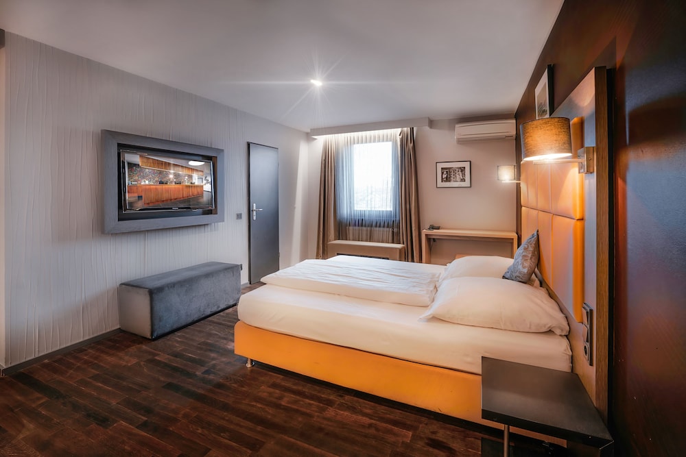 Standard Double Room - Photo 3