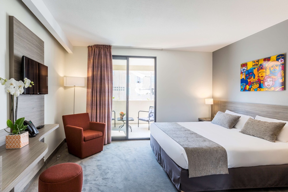 Junior Suite, 1 King Bed, Non Smoking (Living Room;Twin bed on request) - Photo 3