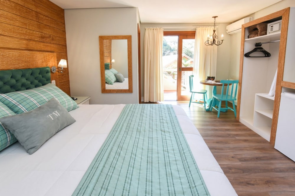 Luxury Room thumbnail 6