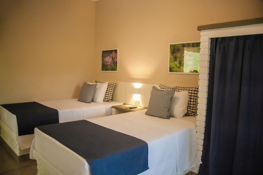 Standard Twin Room - Photo 2