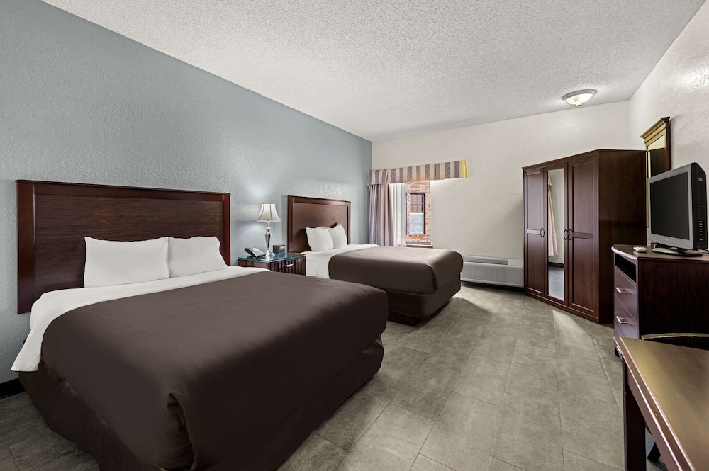 Room, 2 Queen Beds - Photo 2