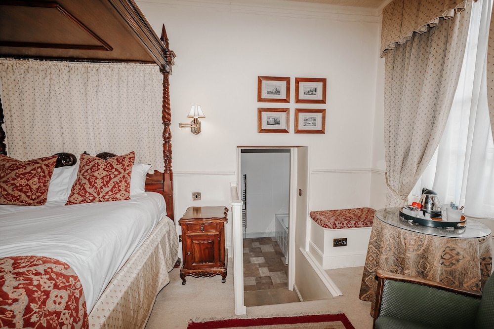Standard Room, 1 Queen Bed, Non Smoking (Canopy Bed) - Photo 3