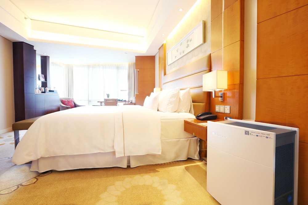 Westin, Premier Room, 1 King Bed, Partial Lake View - Photo 3