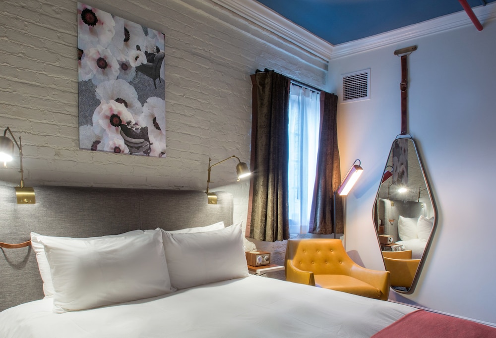 Room, 1 King Bed, Accessible - Photo 2