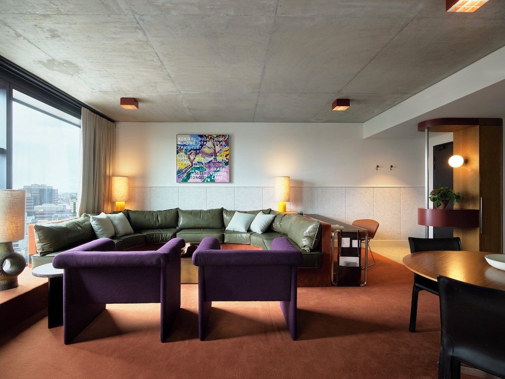 Suite (Ace)