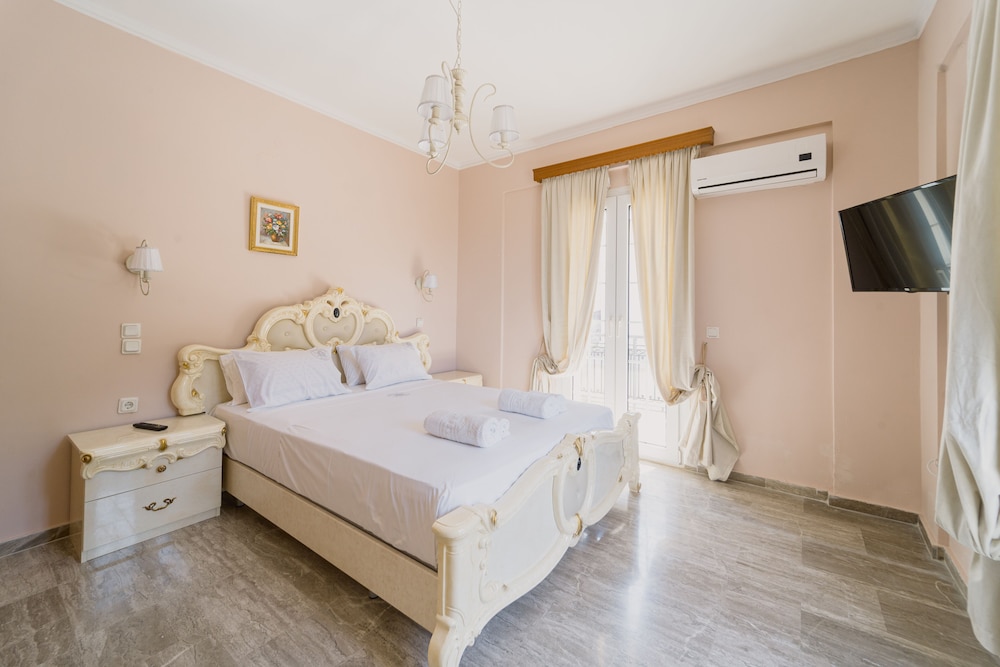 Classic Suite, 1 Bedroom, Partial Ocean View