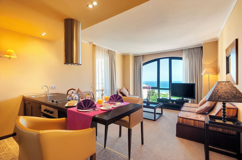 Apartment, Pool View (2 Adults + 2 Children)