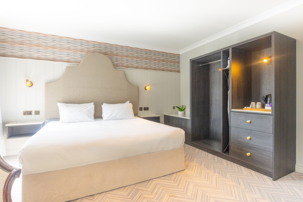 Superior Room, 1 King Bed photo 3