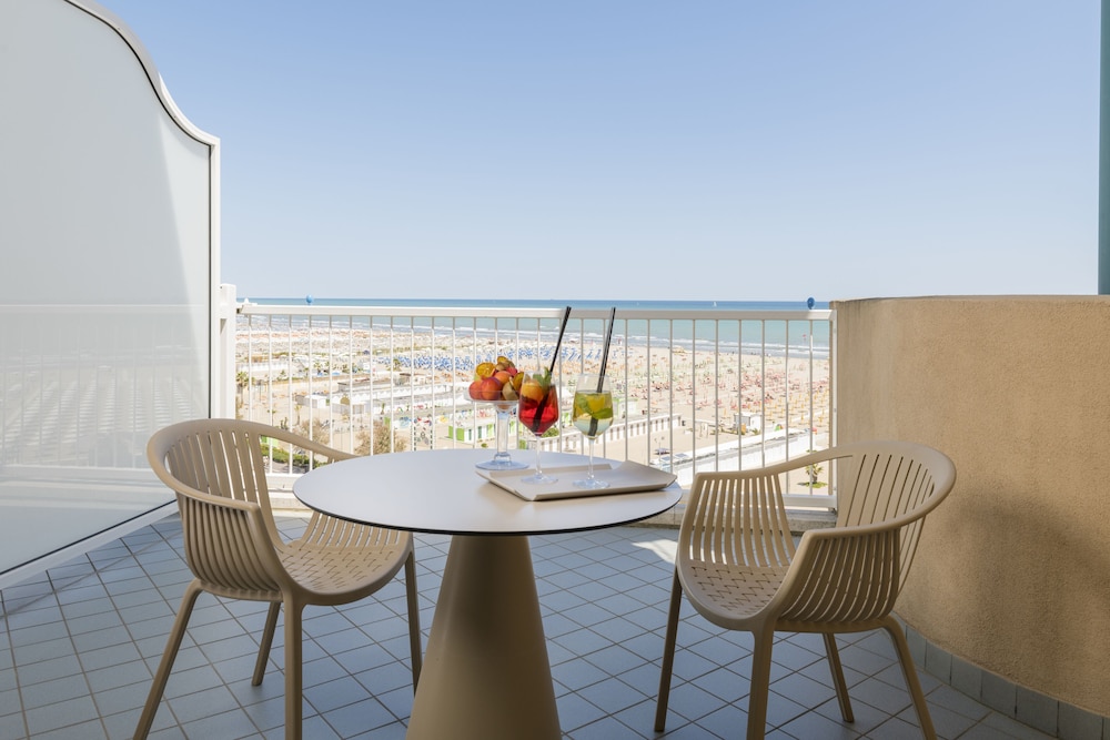 Deluxe Room, Balcony, Sea Facing - Photo 4