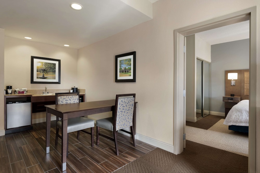 Suite, 1 King Bed, Accessible (Mobility & Hearing, Roll-in Shower) - Photo 2