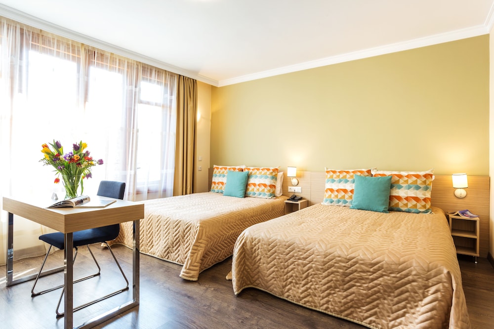 Deluxe Room - Photo 17