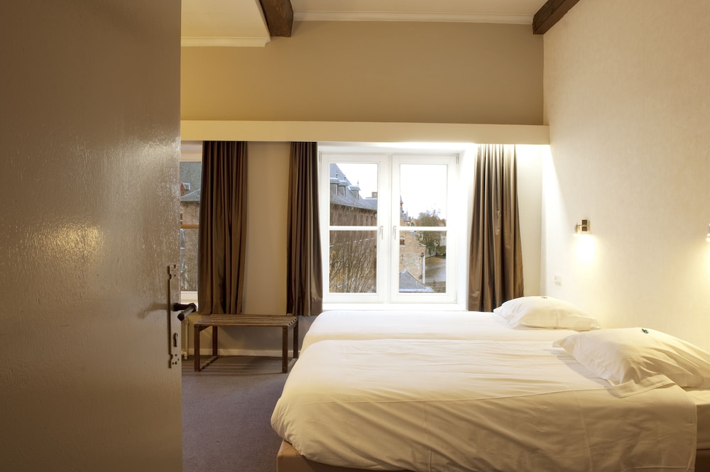 Basic Double or Twin Room, Canal View - Photo 6