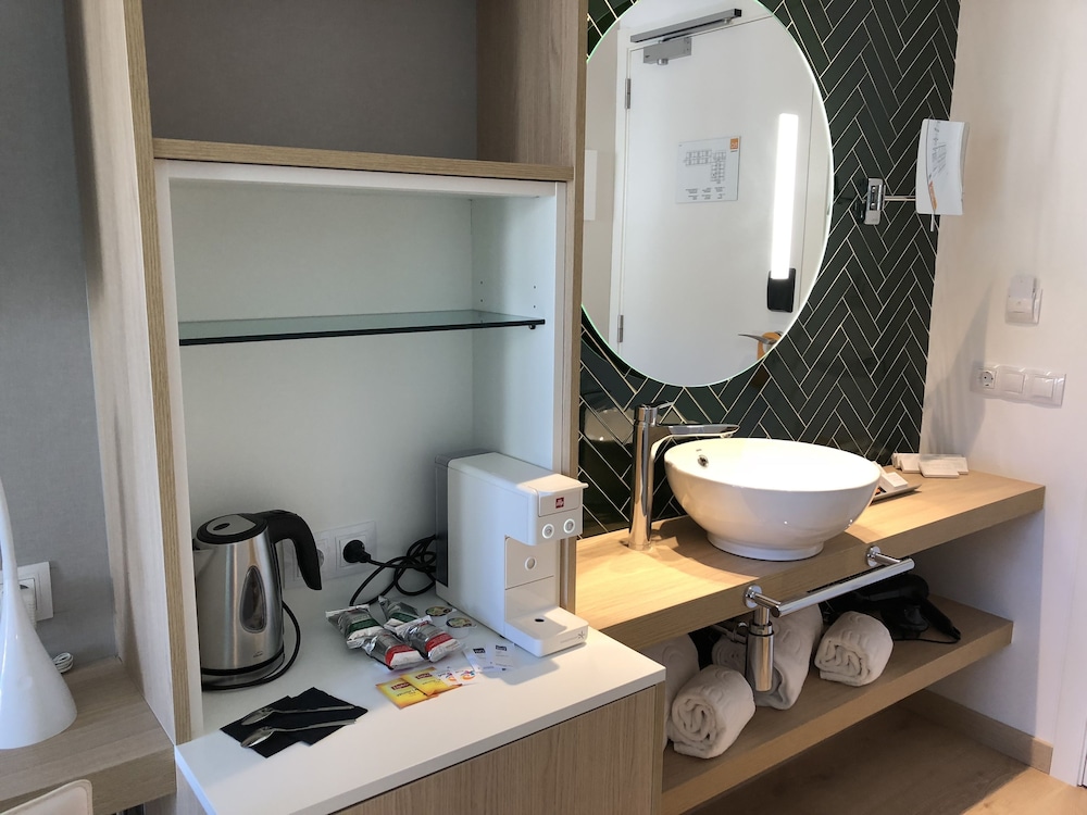 Economy Double Room (without balcony) thumbnail 6