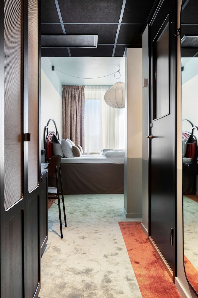 Standard Room, 2 Twin Beds, Non Smoking (Larger Room) - Photo 5