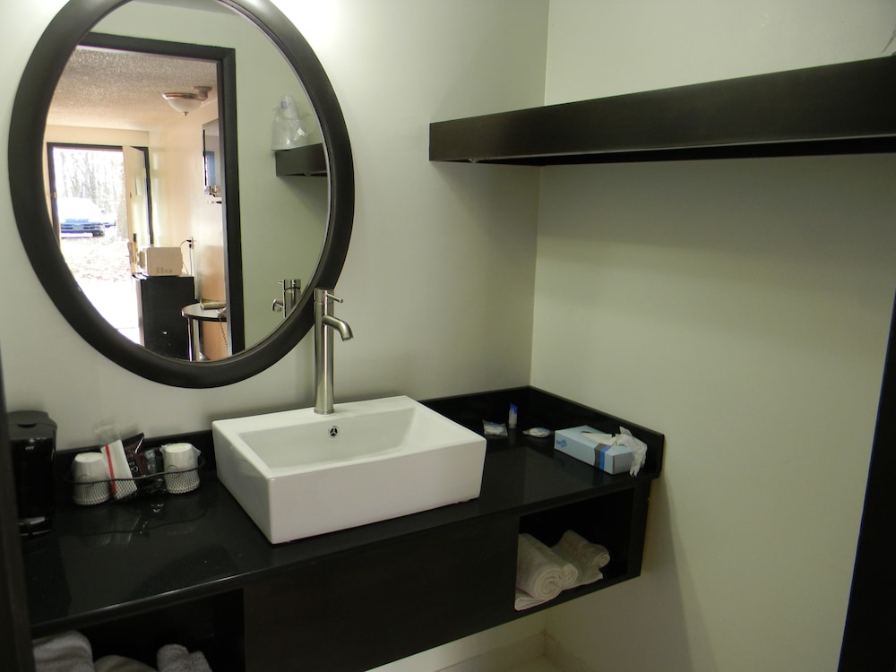 Room, 1 King Bed, Non Smoking, Kitchenette - Photo 7