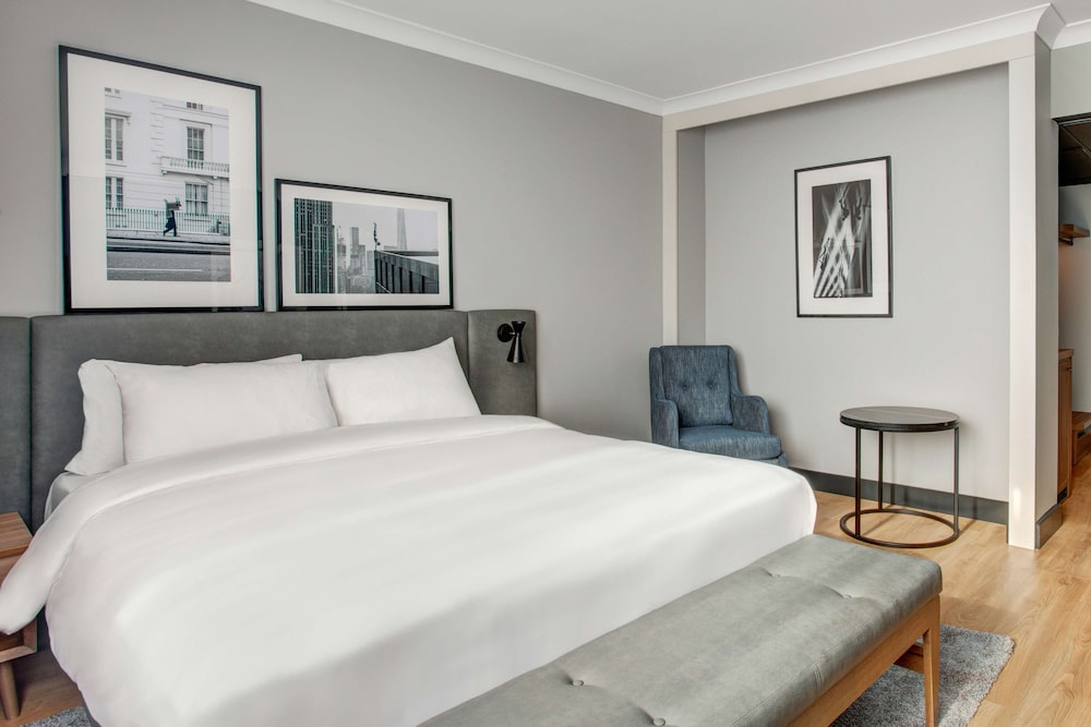 Superior Room (Airport View) - Photo 1