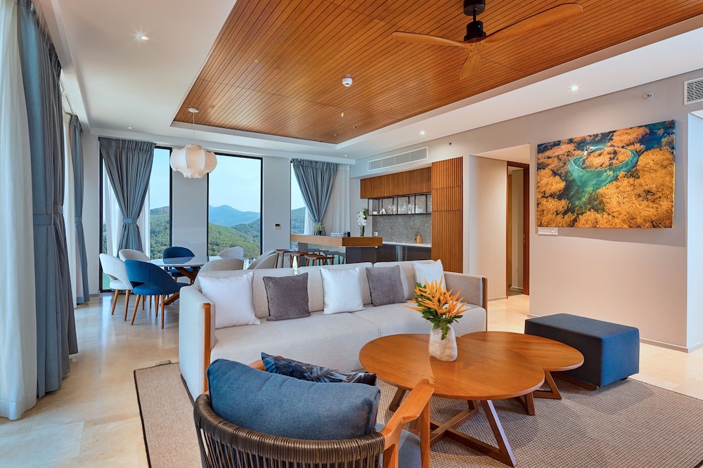 Executive Suite - Photo 4