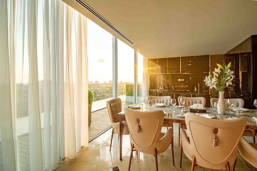 Grand Penthouse