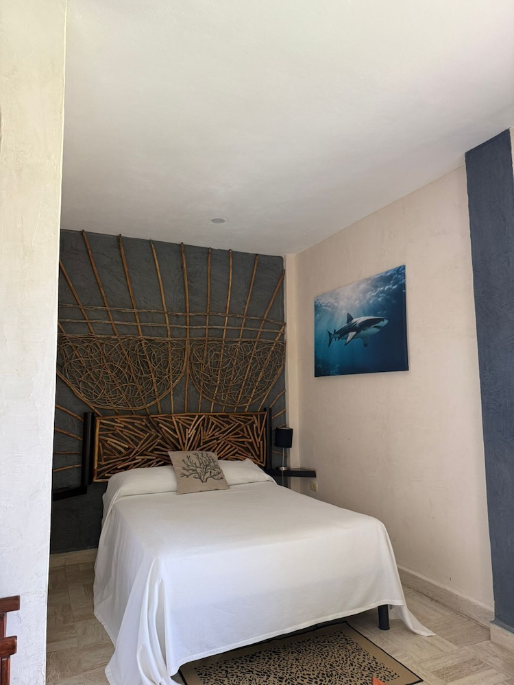Deluxe Double Room, Beach View - Photo 2