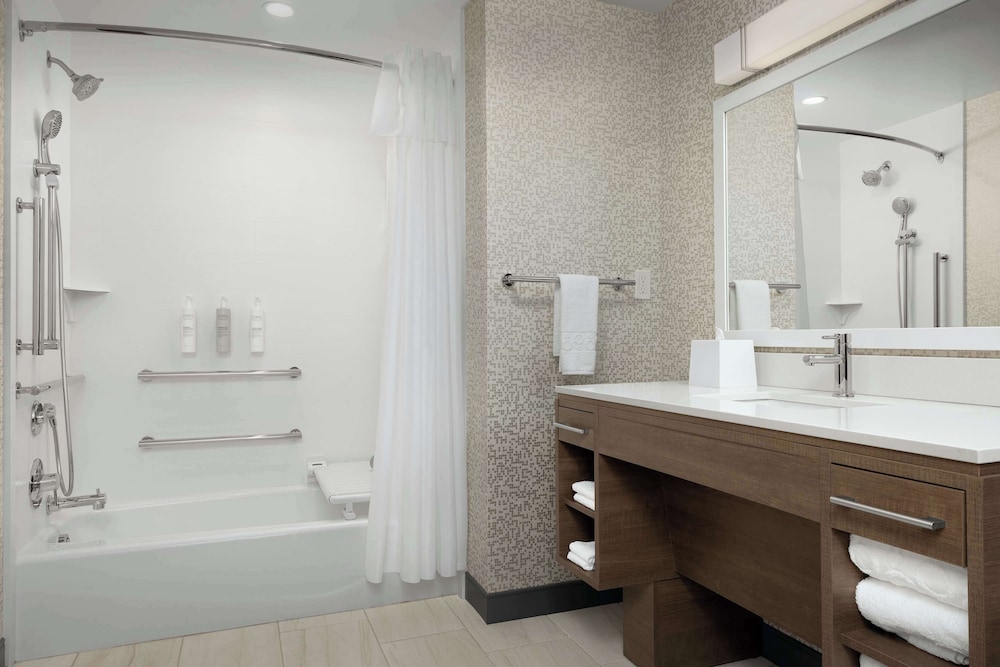 Suite, 2 Queen Beds, Accessible, Bathtub (Mobility & Hearing)