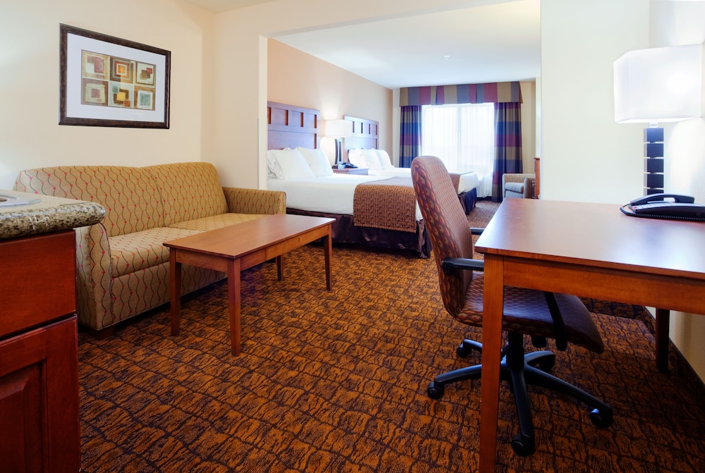 Suite, Multiple Beds - Photo 1