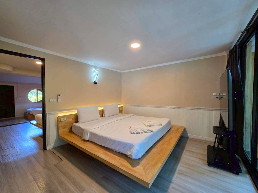 Deluxe Suite - Photo 2