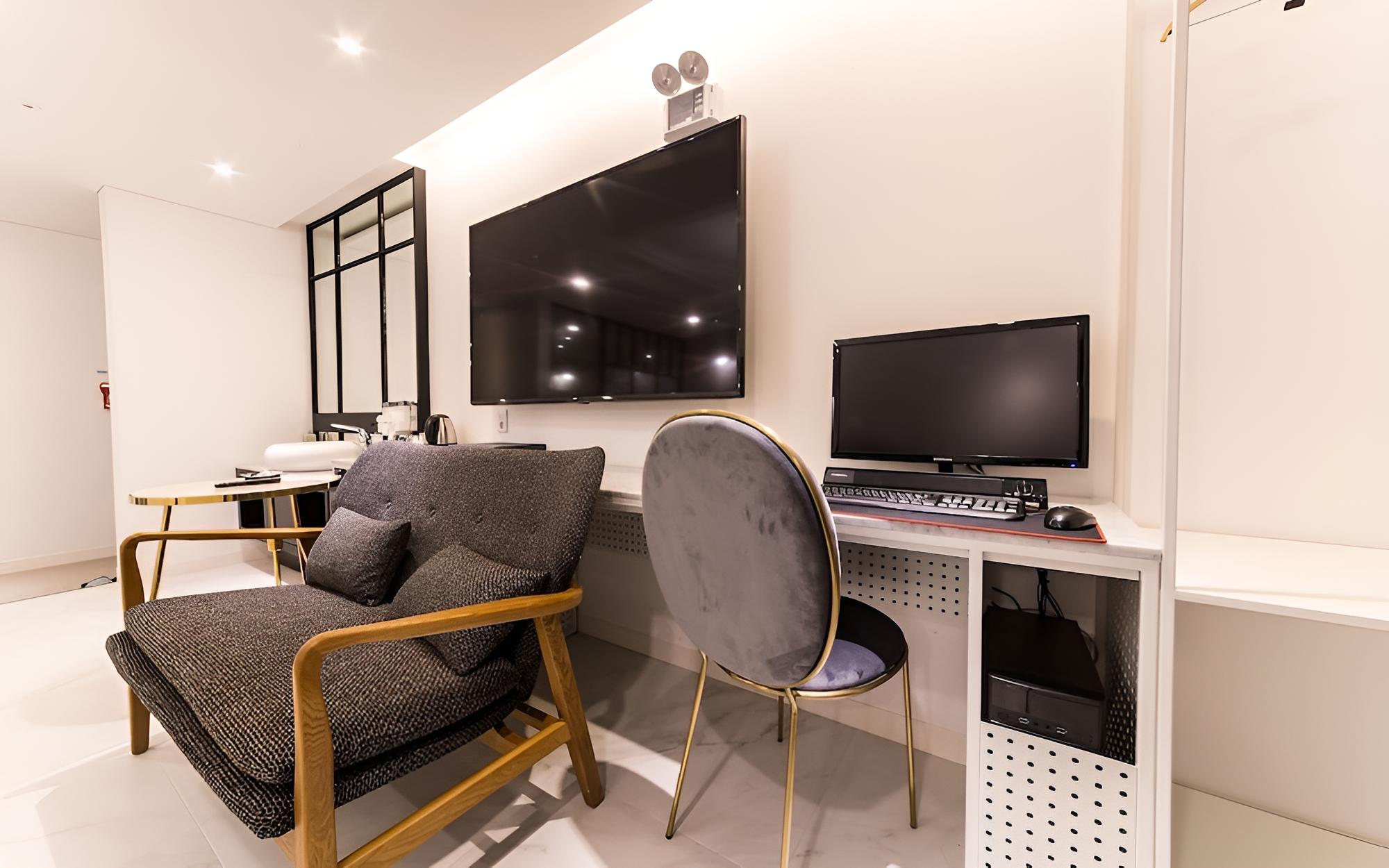 Room (VIP with Hot Spring (Two Person Batht) photo 2