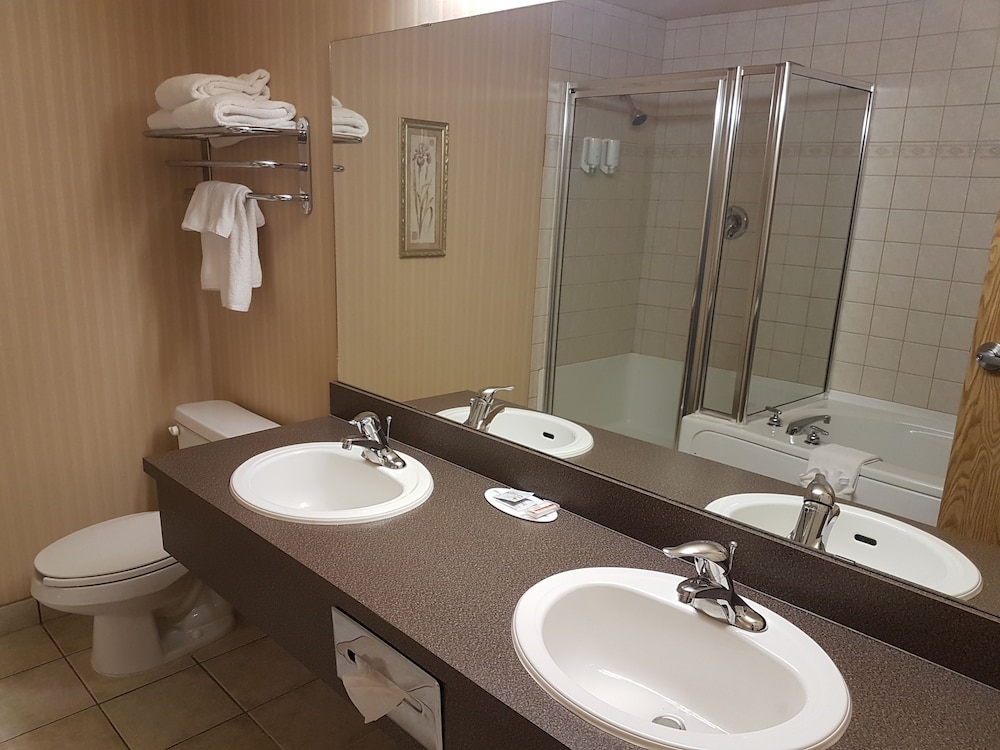 Room, Multiple Beds, Non Smoking - Photo 5