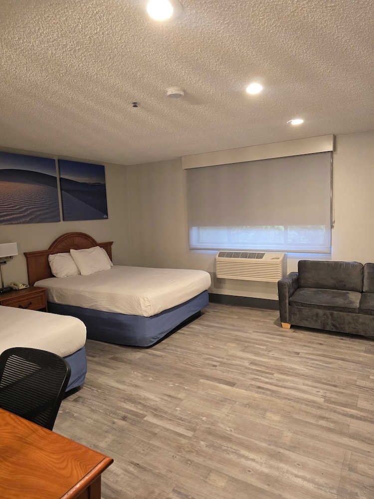 Deluxe Single Room, 2 Queen Beds - Photo 3