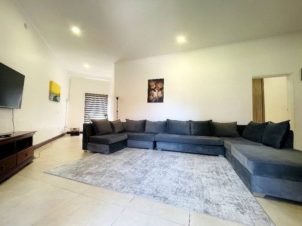 Classic Apartment, 2 Bedrooms, Garden View