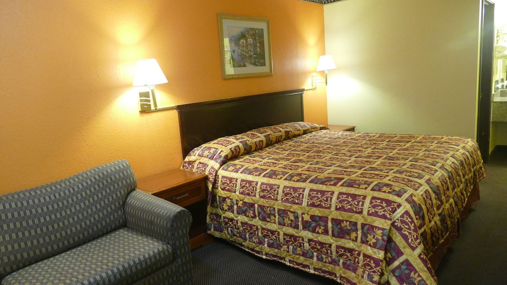 Standard Single Room, 1 King Bed, Smoking photo 1