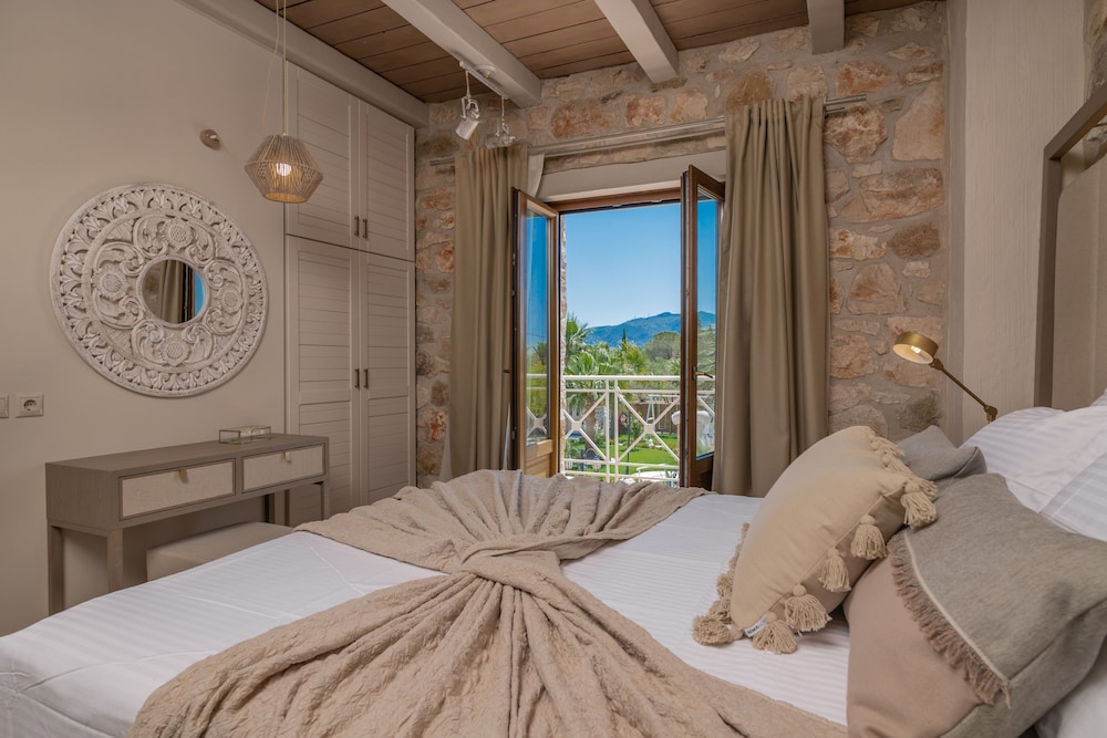 Executive Villa, 3 Bedrooms, Pool View