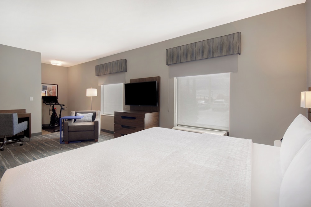 Room, 1 King Bed (Spin Bike) - Photo 2