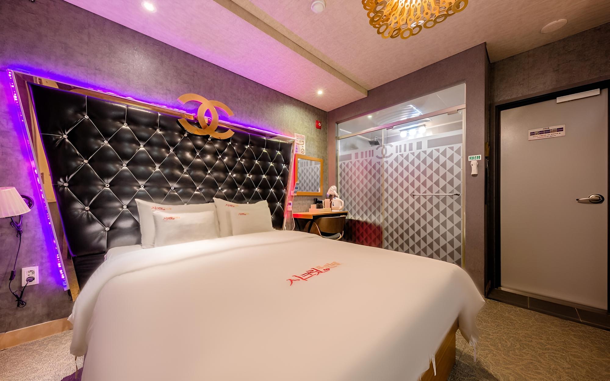 Room (Massage G (60 inch TV)) photo 1