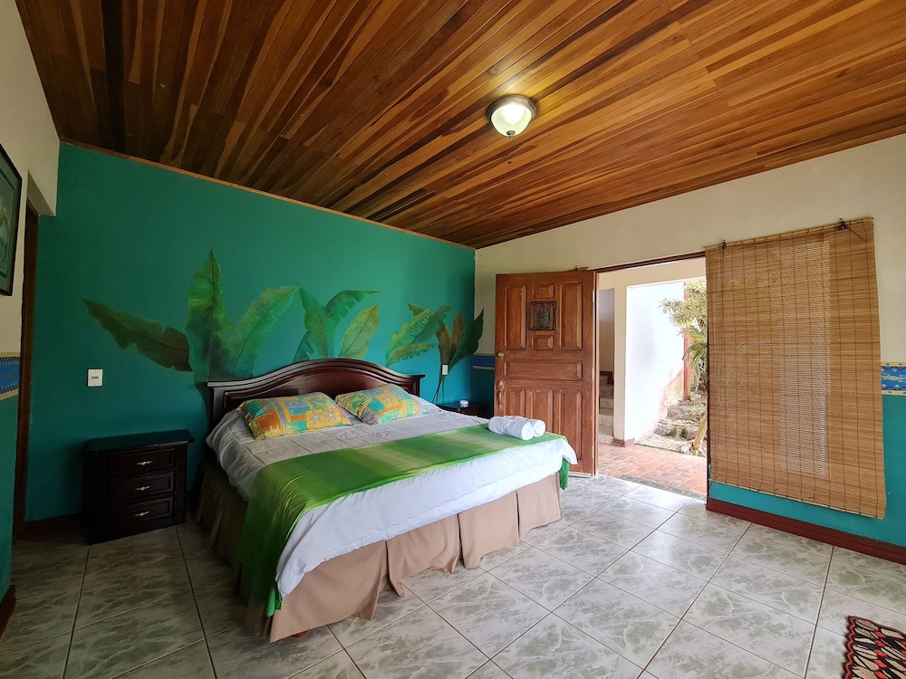 Basic Room, 2 Bedrooms, Non Smoking, Shared Bathroom photo 1