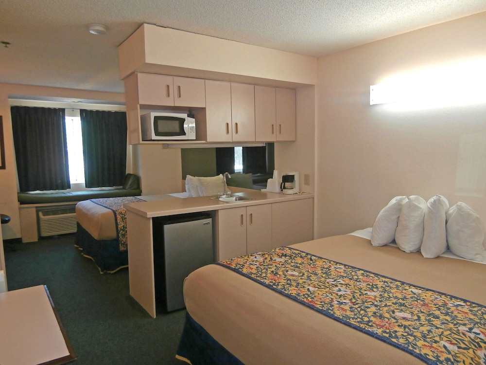 Suite, 1 Queen Bed - Photo 4