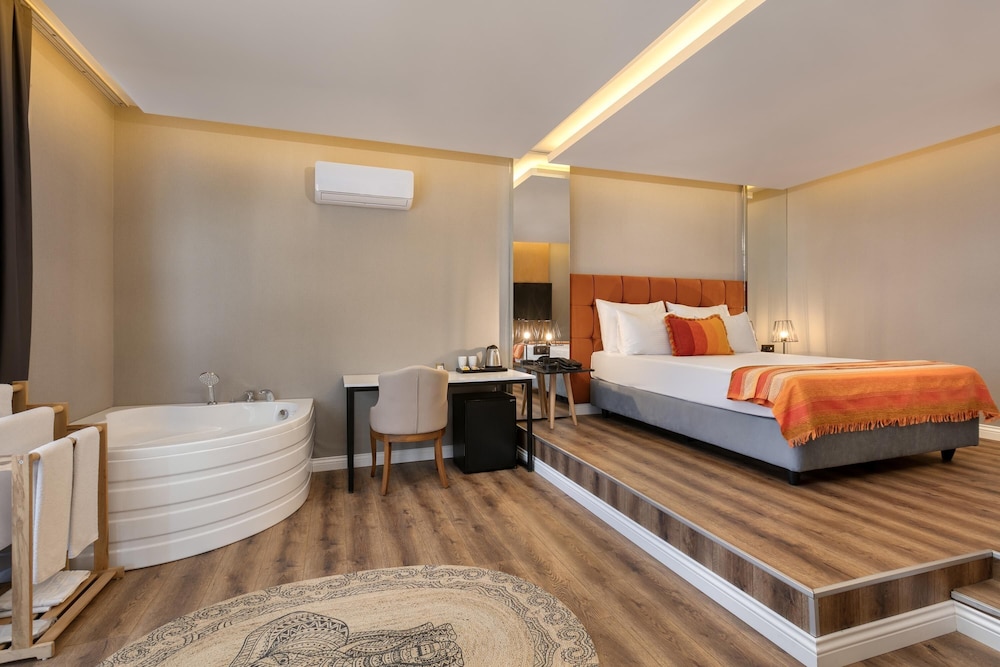Junior Suite, Jetted Tub