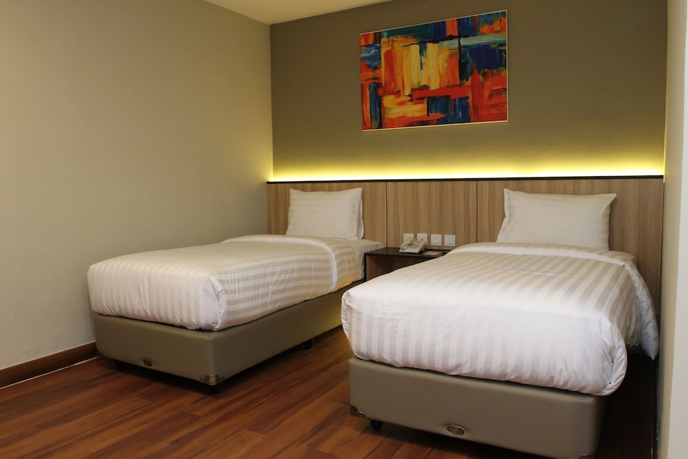 Standard Twin Room, No Windows photo 1
