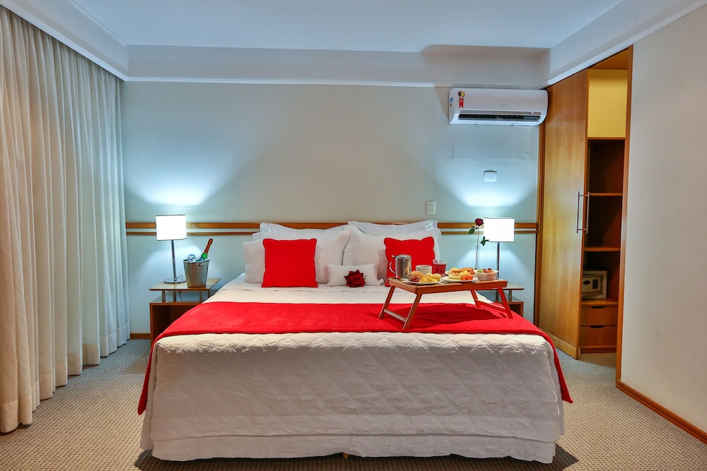 Deluxe Suite, 1 King Bed - Photo 2