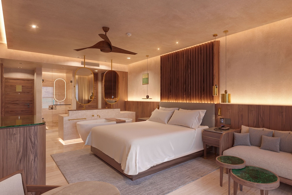 Grand Suite, 1 King Bed, Balcony, Oceanfront thumbnail 5